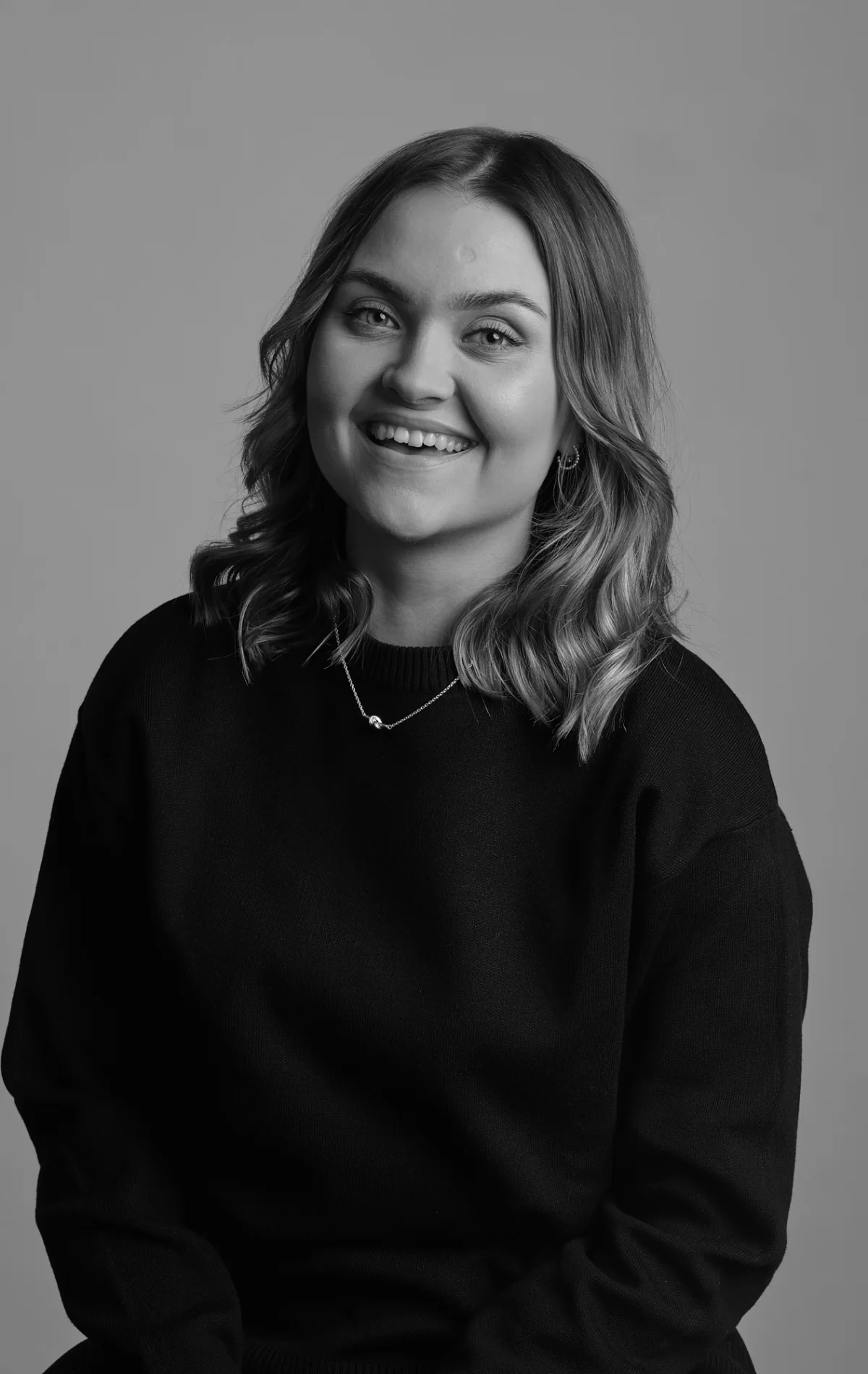 Lovina Riahi, bridal makeup artist in Stockholm, smiling