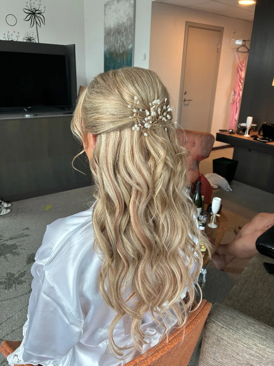 Half-up bridal hair with a pearl hair pin by Lovina Riahi