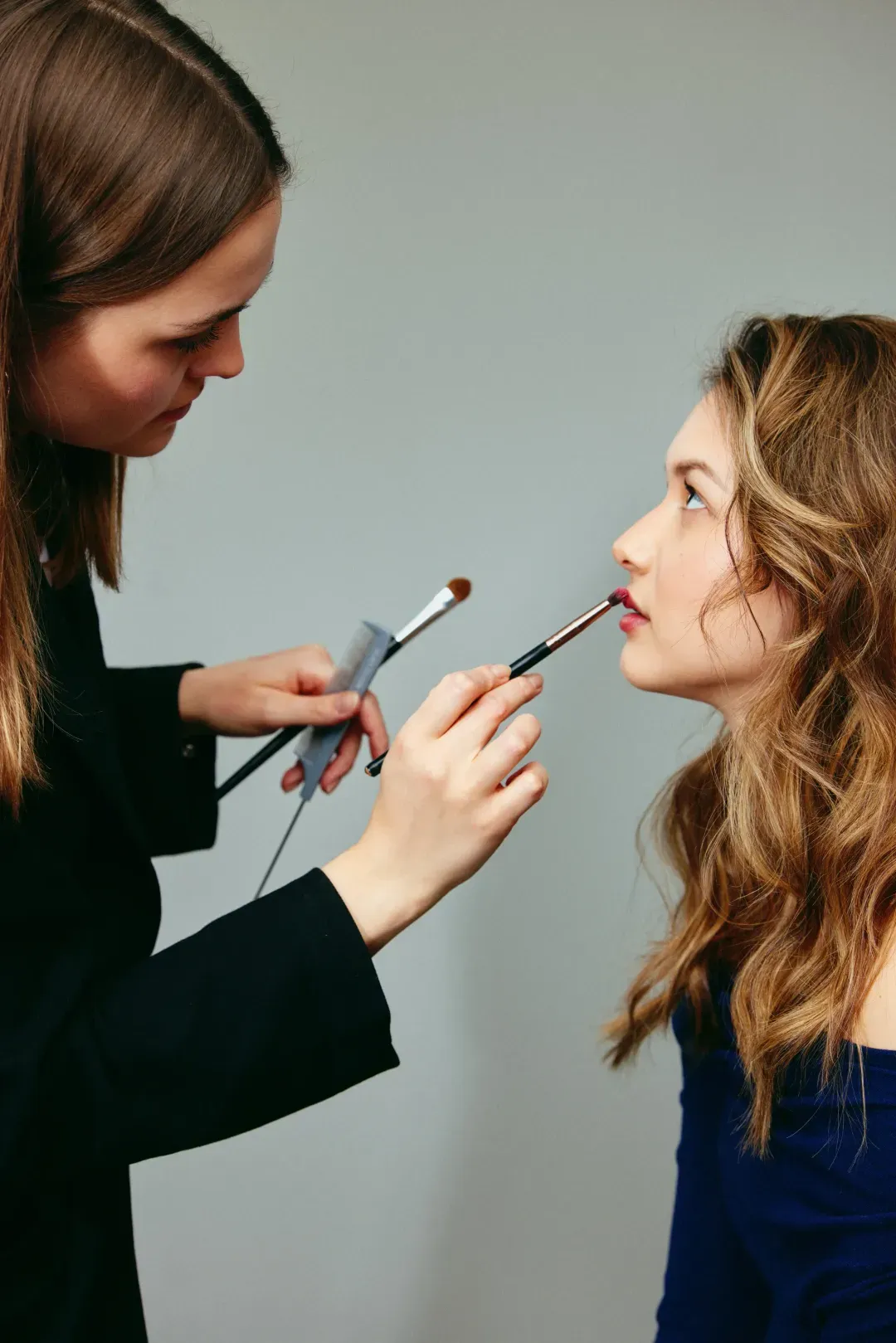 Lovina applying lipstick on a client